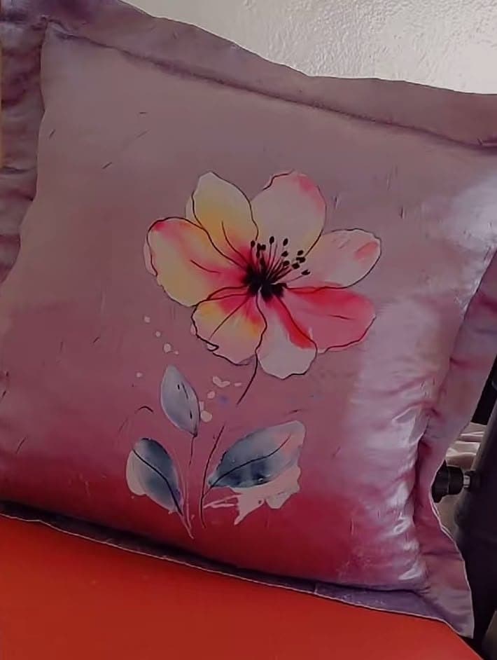 Coussin Satin "Fleur Aquarelle"
